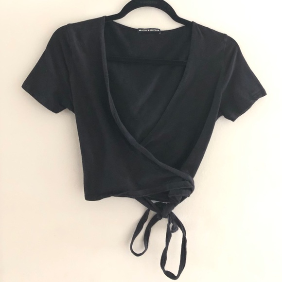 BRANDY MELVILLE CHANDLER CROSS TIE TSHIRT - Picture 2 of 3
